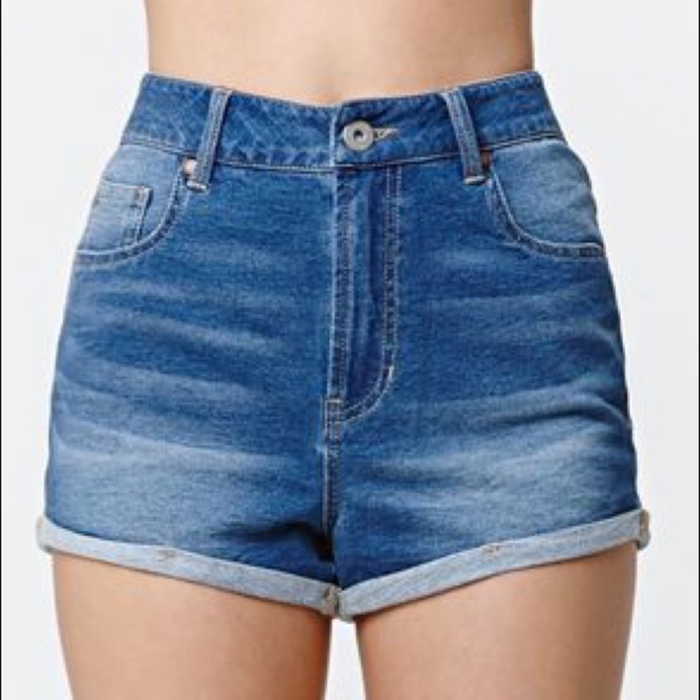 High waisted bullhead shorts! Comfy size 23